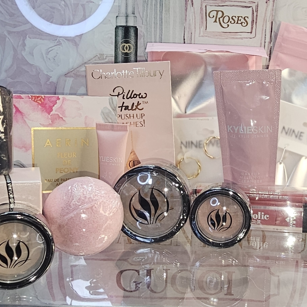 Makeup Beauty Skincare Jewelry Bathbomb Blush Kylie Charlotte Tilbury Flowerbomb
